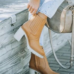 VICI ANASTASIA Camel Faux Leather Chunky Heels boot